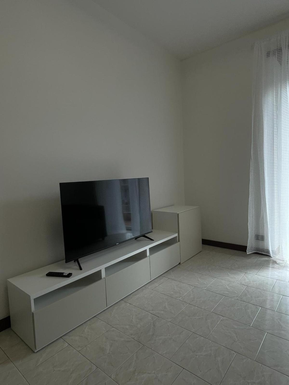 Apartment Tina41 Near Station,isola,corso Como,piazza Gae Aulenti Milan