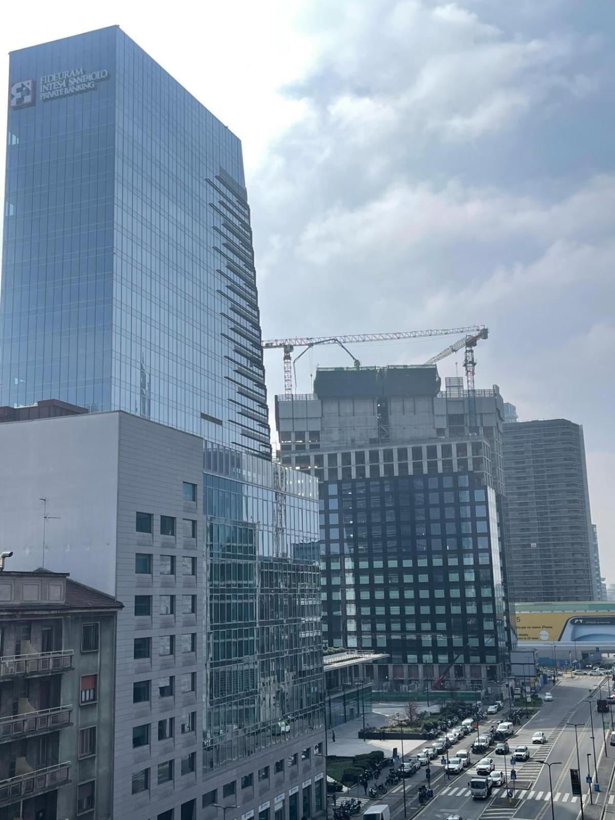 Apartment Tina41 Near Station,isola,corso Como,piazza Gae Aulenti Milan